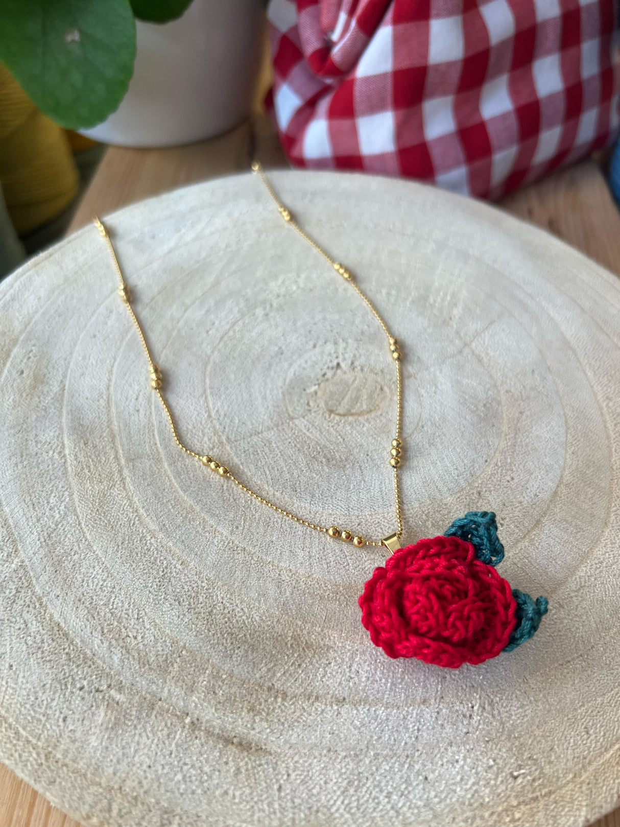 Colgante Rosa con Cadena de 3 bolitas - Colección Sant Jordi