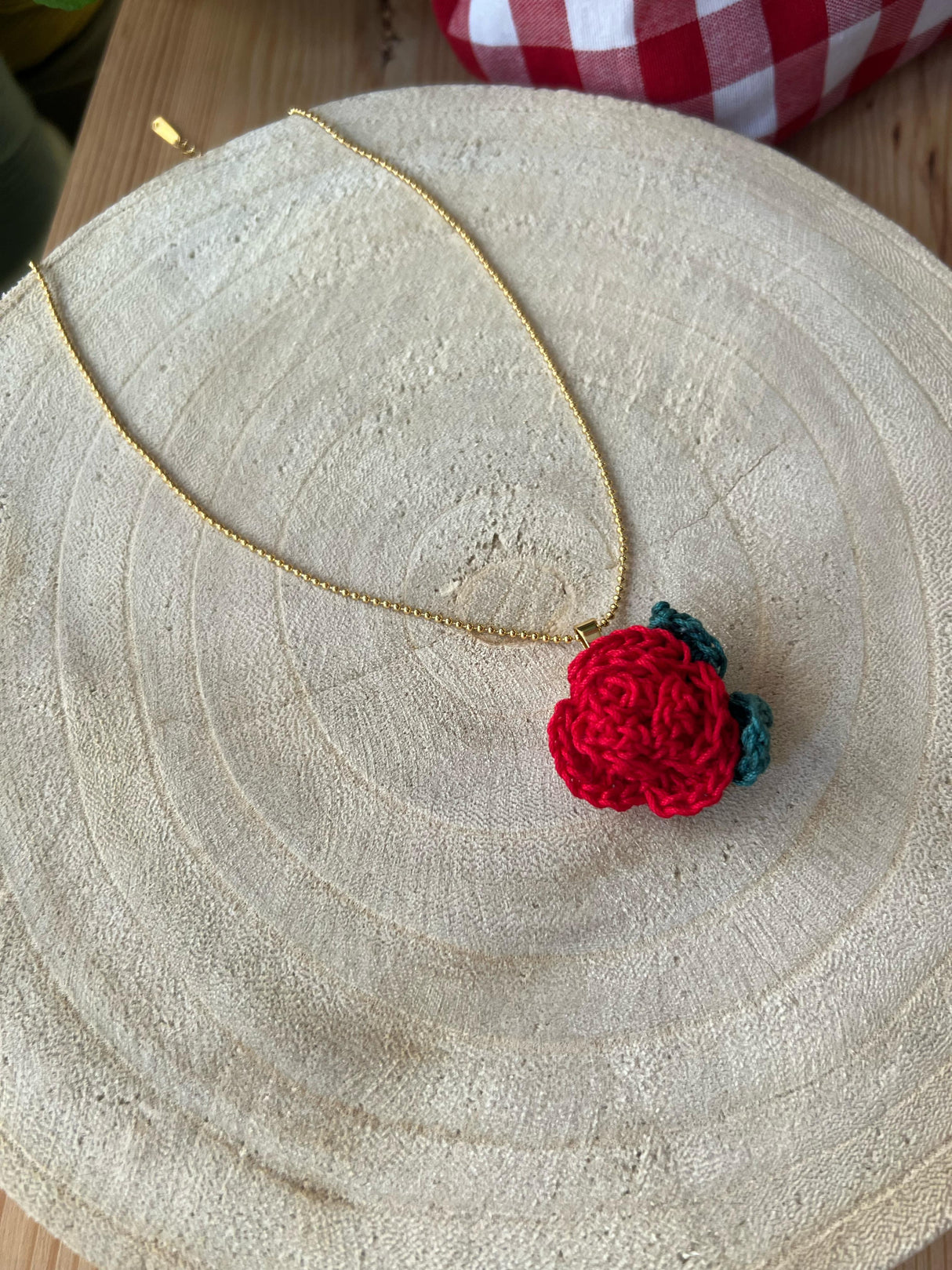 Colgante Rosa con Cadena de Bolitas - Colección Sant Jordi