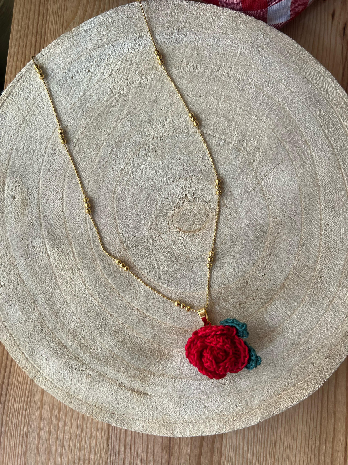 Colgante Rosa con Cadena de 3 bolitas - Colección Sant Jordi