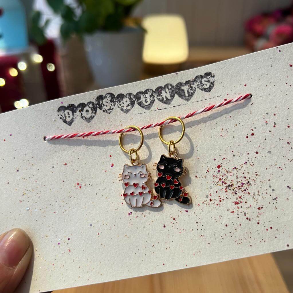 Gato negro, gato blanco anillas ok