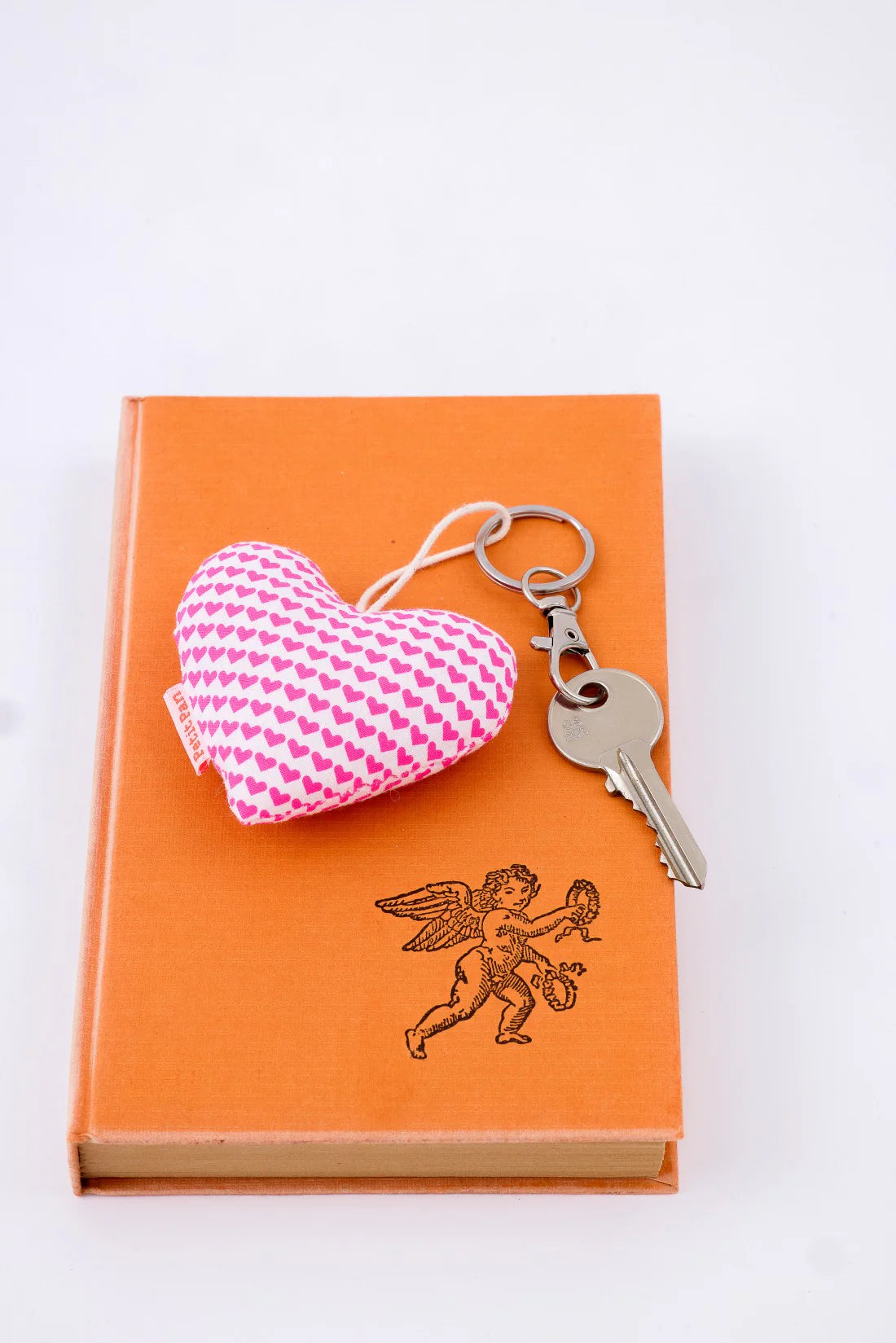 Charm Corazón Petit Pan - Love is All Rosa Neón