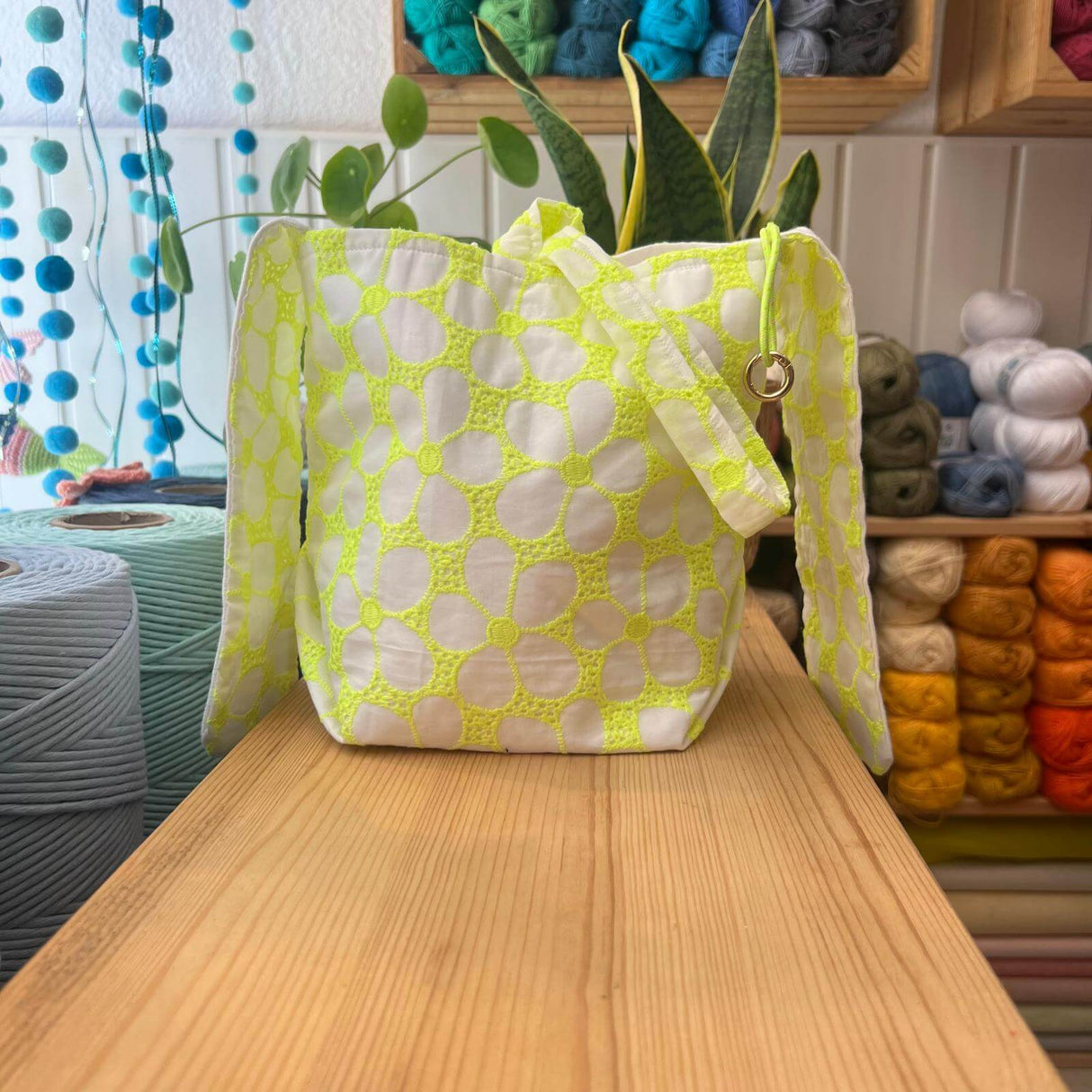 bunny bag flor neon 3