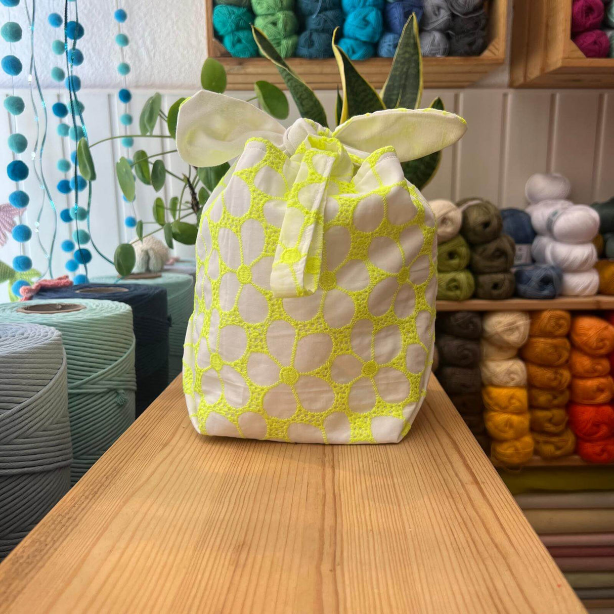 bunny bag midi flor neon 2