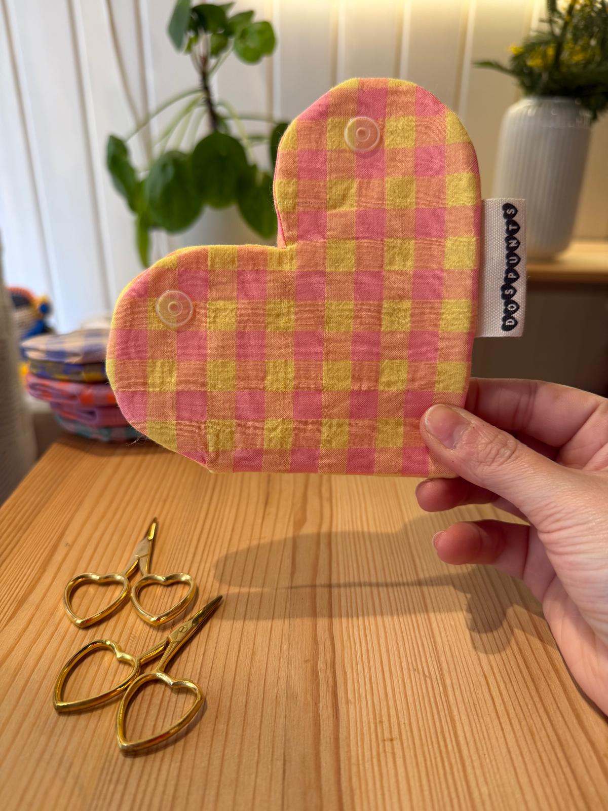 Corazón GuardaTijeras DosPunts