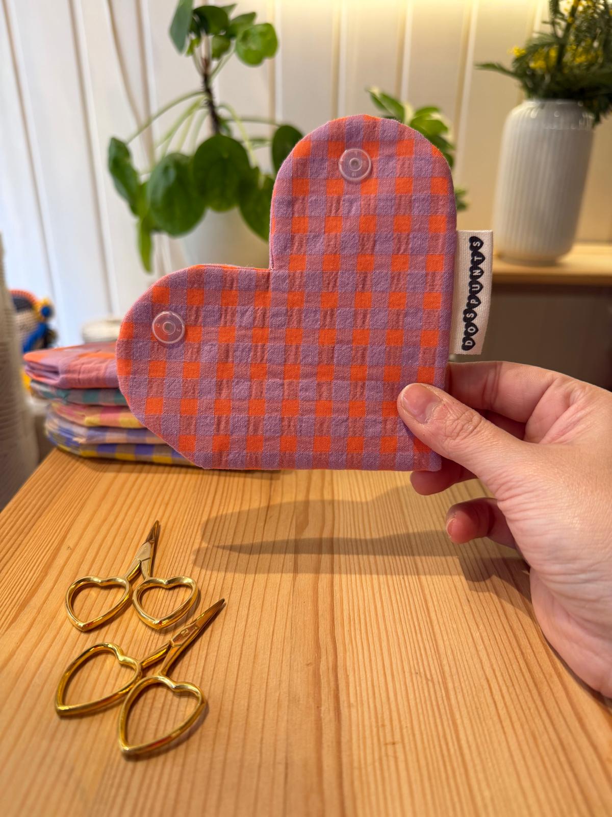 Corazón GuardaTijeras DosPunts