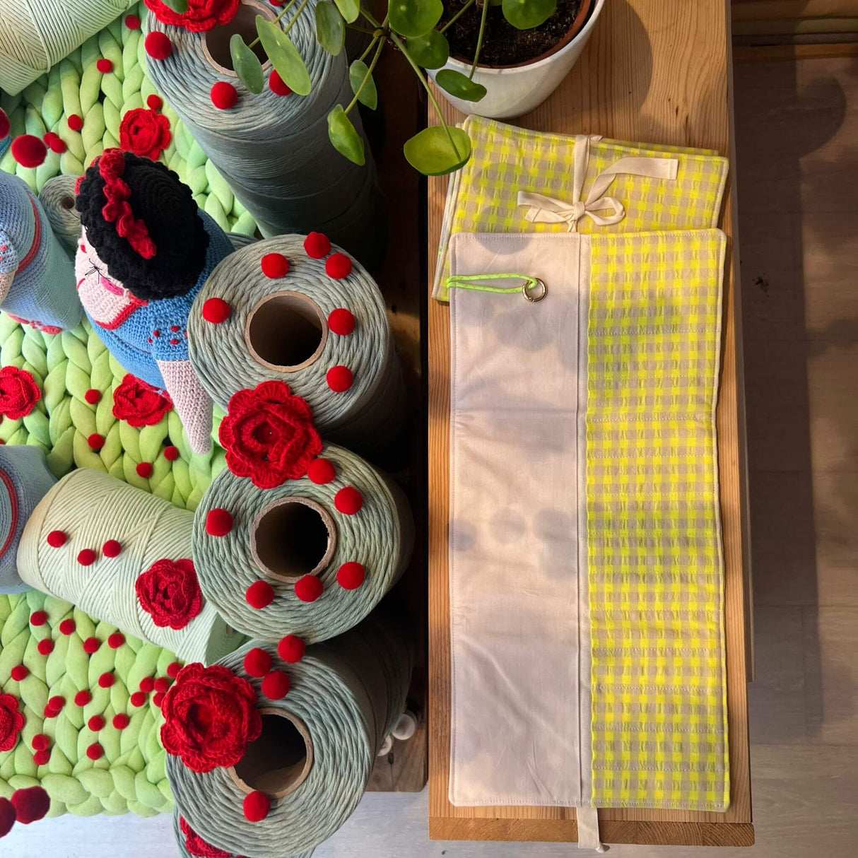 estuche neon amarillo ok