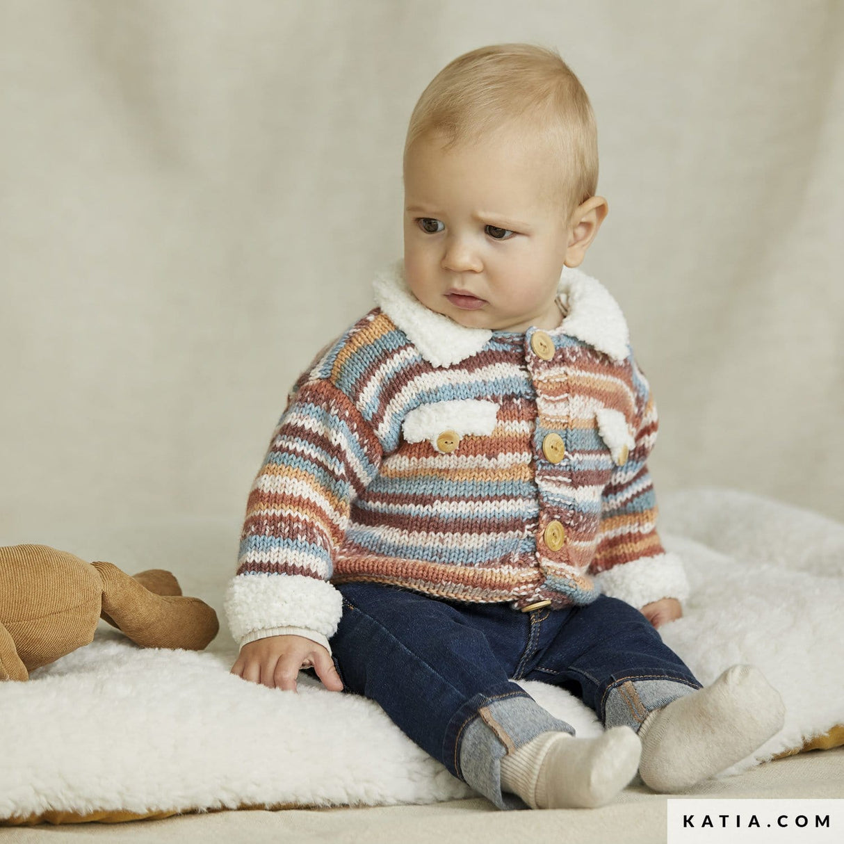 patron-tejer-punto-ganchillo-bebe-chaqueta-otono-invierno-katia-6210-27-g