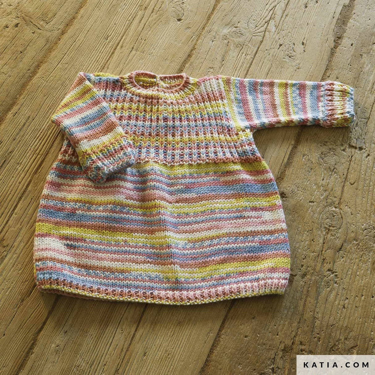patron-tejer-punto-ganchillo-bebe-vestido-otono-invierno-katia-6210-31-g