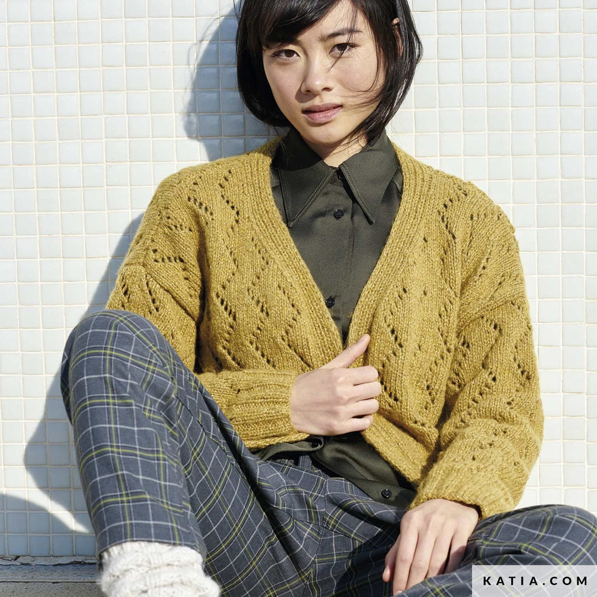 patron-tejer-punto-ganchillo-mujer-chaqueta-otono-invierno-katia-6211-13-01-g