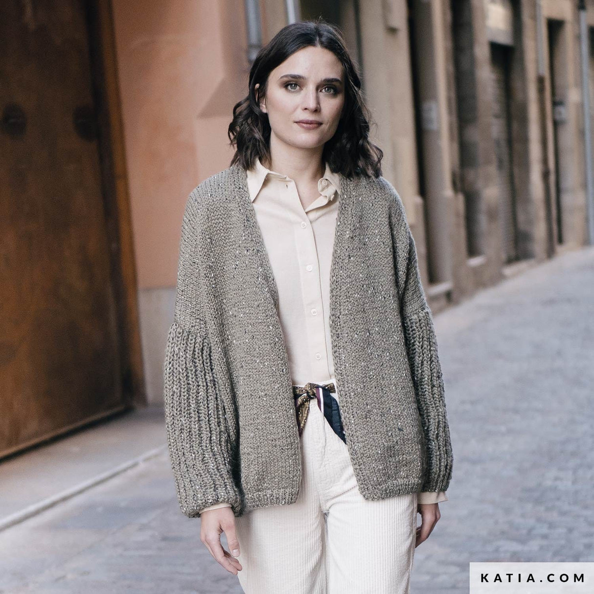 patron-tejer-punto-ganchillo-mujer-chaqueta-otono-invierno-katia-6266-11-g