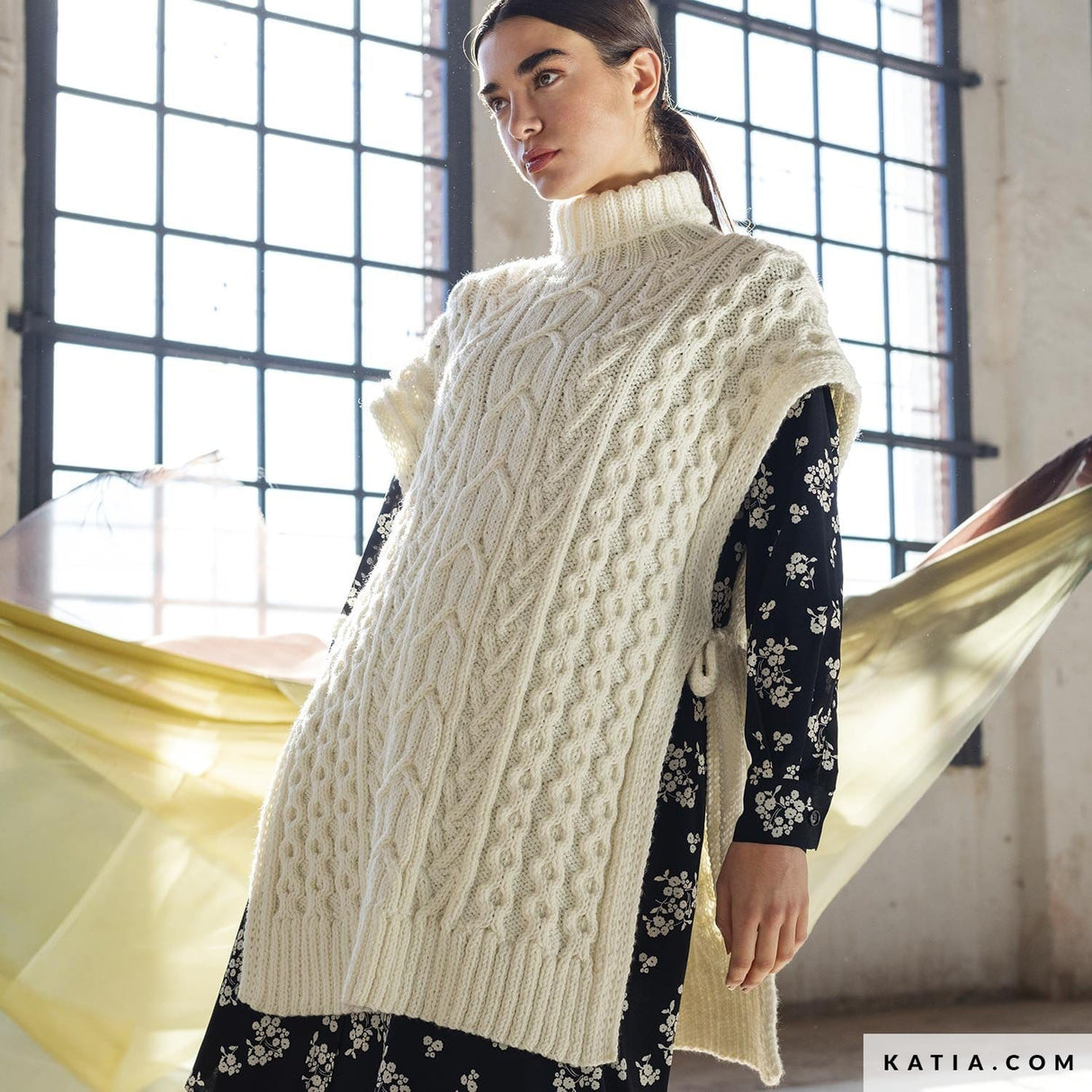 patron-tejer-punto-ganchillo-mujer-poncho-otono-invierno-katia-6209-1-02-g