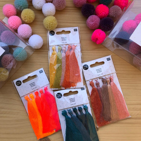 Borlas, Pompones y Etiquetas DIY