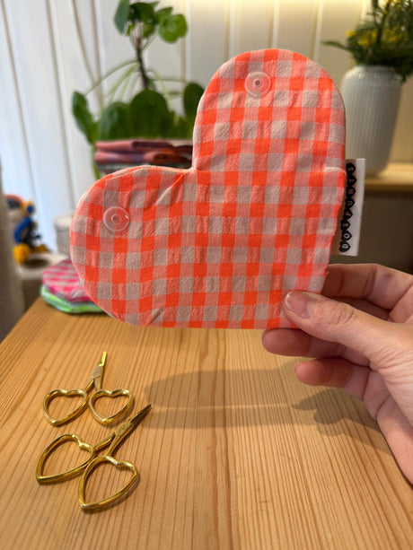 Corazón GuardaTijeras DosPunts