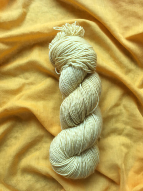 COLOR MANZANILLA