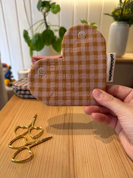 Corazón GuardaTijeras DosPunts